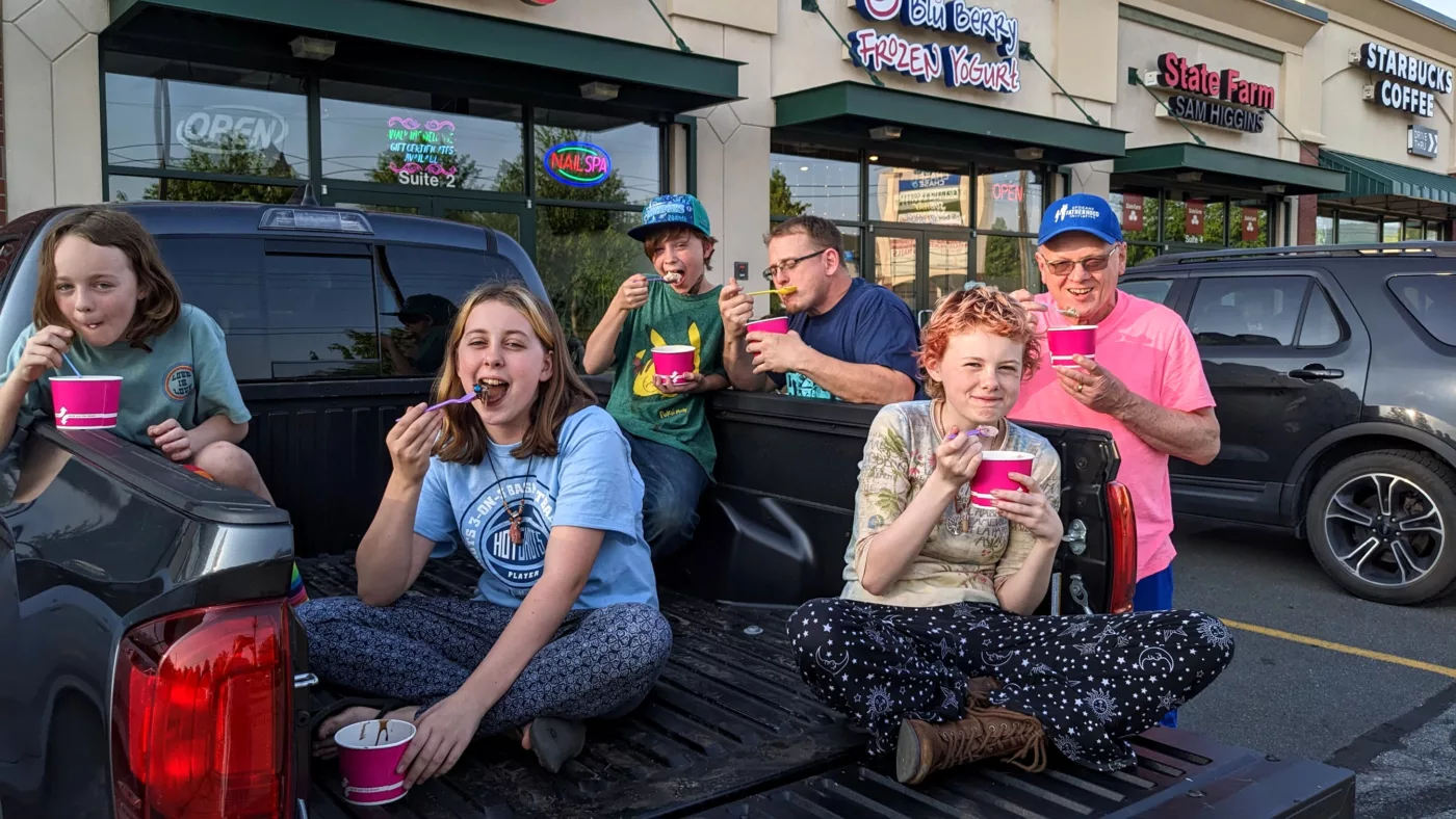 24-7 Dad James Tidwell and kids enjoying froyo with Ron Hauenstein at Blu Berry's.